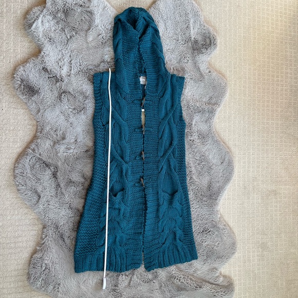 Teal Cableknit Sweater Vest - Picture 5 of 13